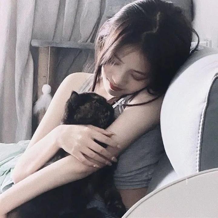 皮裘大衣女人
